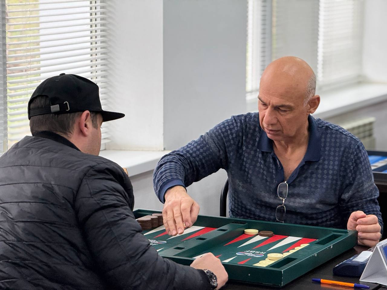 В столице Адыгеи проходит Открытый чемпионат по нардам на Кубок защитников Отечества В столице Адыгеи проходит Открытый чемпионат по нардам на Кубок защитников Отечества