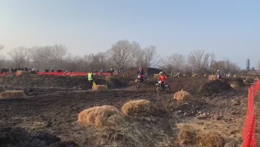 В Майкопском районе проходит открытое первенство и чемпионат Адыгеи по мотокроссу и эндуро