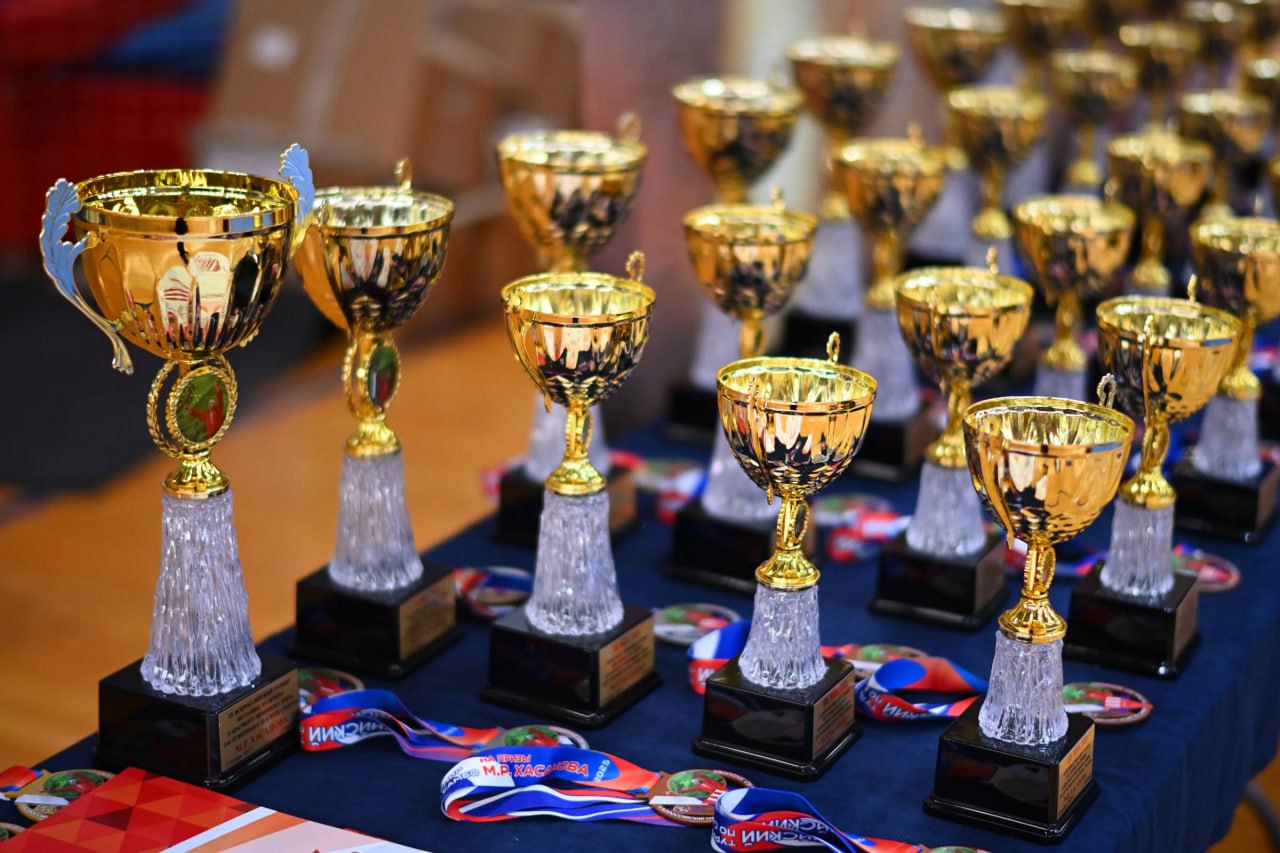 В столице Адыгеи во дворце спорта «Оштен» проходят IX Всероссийские юношеские соревнования по самбо на призы 11-кратного чемпиона мира, заслуженного мастера спорта России Мурата Хасанова В столице Адыгеи во дворце спорта «Оштен» проходят IX Всероссийские юношеские соревнования по самбо на призы 11-кратного чемпиона мира, заслуженного мастера спорта России Мурата Хасанова