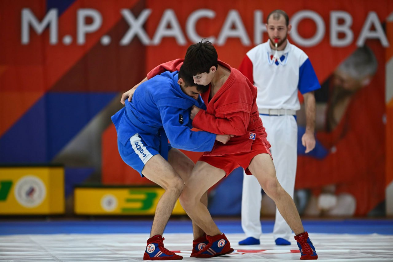 В столице Адыгеи во дворце спорта «Оштен» проходят IX Всероссийские юношеские соревнования по самбо на призы 11-кратного чемпиона мира, заслуженного мастера спорта России Мурата Хасанова В столице Адыгеи во дворце спорта «Оштен» проходят IX Всероссийские юношеские соревнования по самбо на призы 11-кратного чемпиона мира, заслуженного мастера спорта России Мурата Хасанова