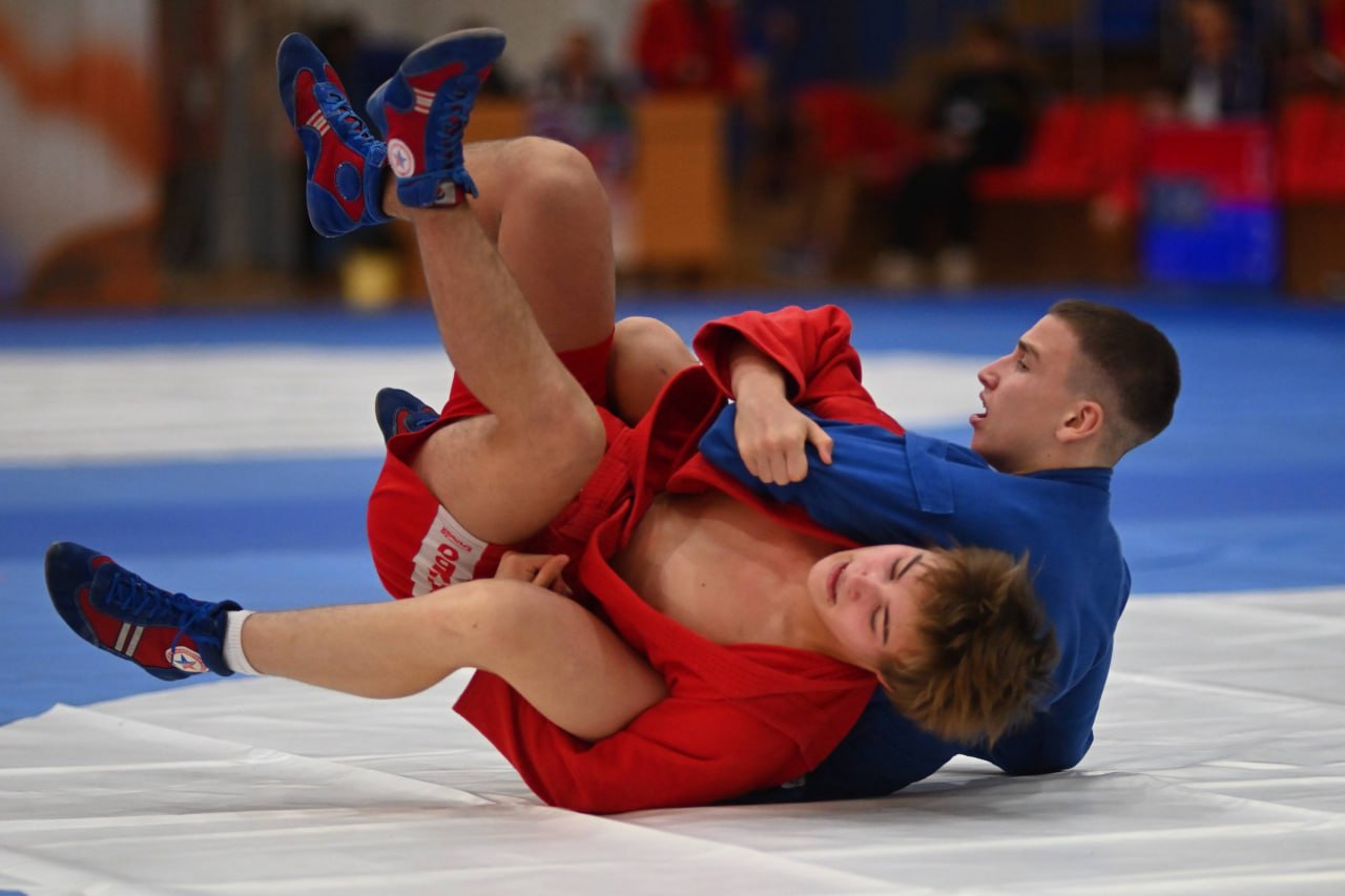 В столице Адыгеи во дворце спорта «Оштен» проходят IX Всероссийские юношеские соревнования по самбо на призы 11-кратного чемпиона мира, заслуженного мастера спорта России Мурата Хасанова В столице Адыгеи во дворце спорта «Оштен» проходят IX Всероссийские юношеские соревнования по самбо на призы 11-кратного чемпиона мира, заслуженного мастера спорта России Мурата Хасанова