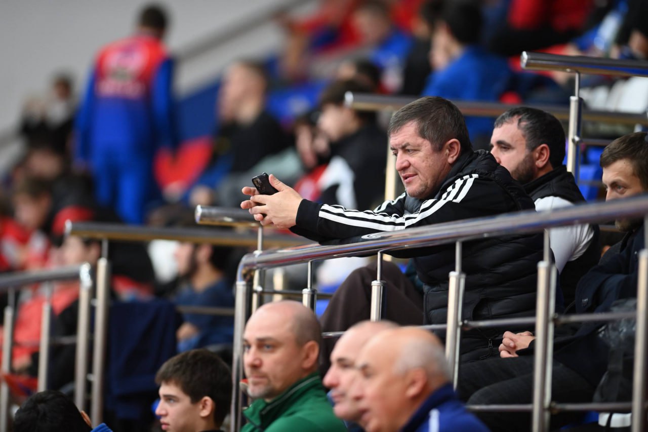 В столице Адыгеи во дворце спорта «Оштен» проходят IX Всероссийские юношеские соревнования по самбо на призы 11-кратного чемпиона мира, заслуженного мастера спорта России Мурата Хасанова В столице Адыгеи во дворце спорта «Оштен» проходят IX Всероссийские юношеские соревнования по самбо на призы 11-кратного чемпиона мира, заслуженного мастера спорта России Мурата Хасанова