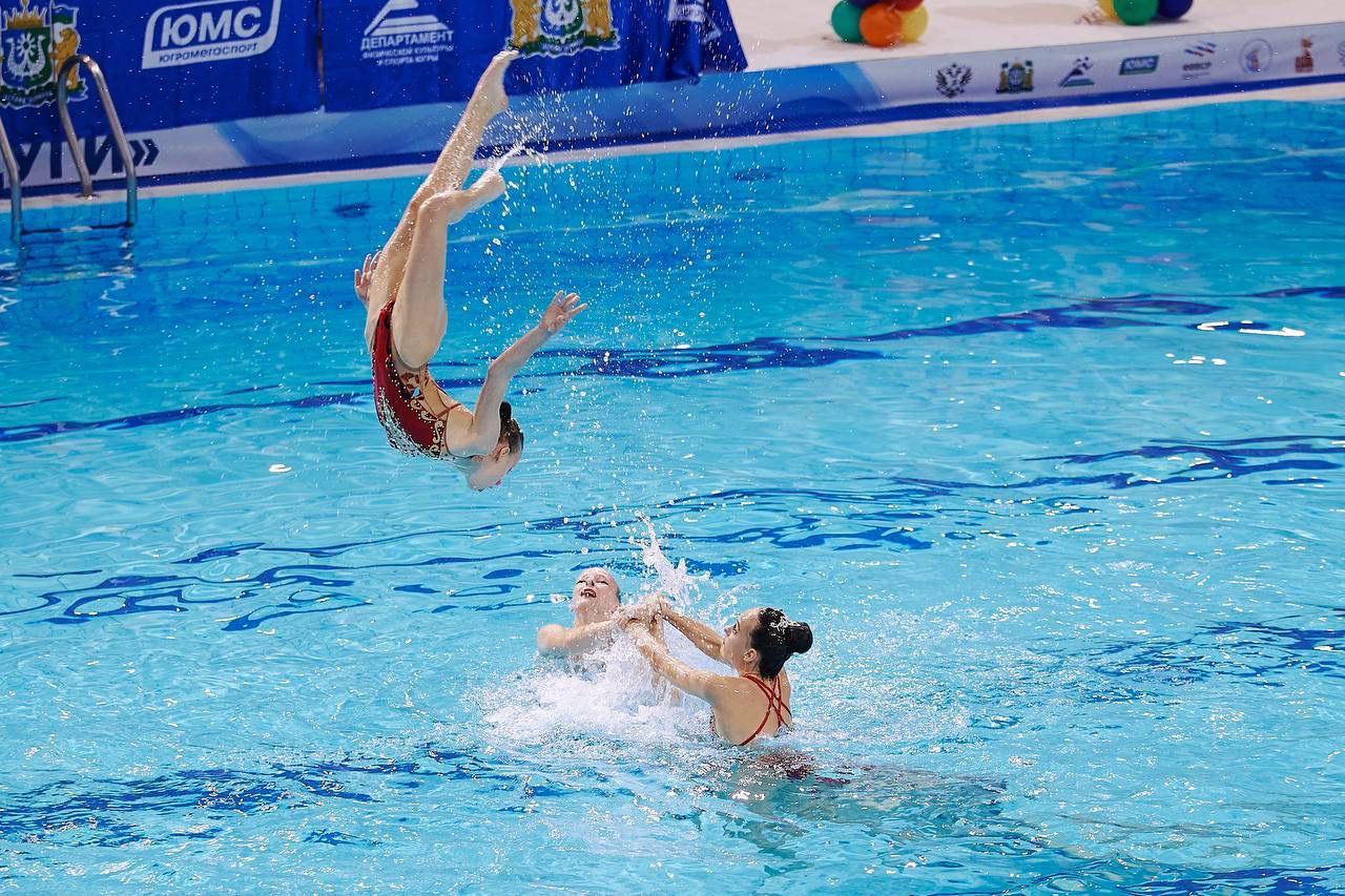 Синхронистки из Майкопа блистательно выступили на всероссийских соревнованиях «Выше радуги» в Ханты-Мансийске Синхронистки из Майкопа блистательно выступили на всероссийских соревнованиях «Выше радуги» в Ханты-Мансийске