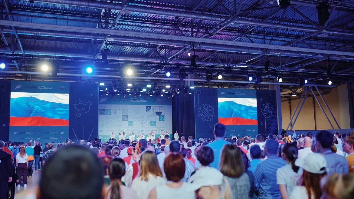 Семья из Адыгеи вышла в финал Всероссийского конкурса «Это у нас семейное» Семья из Адыгеи вышла в финал Всероссийского конкурса «Это у нас семейное»