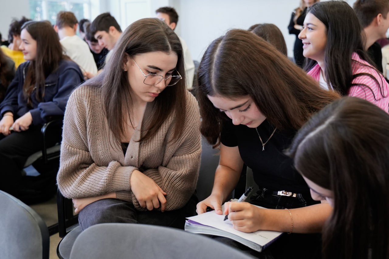 В майкопском лицее № 19 прошел Всероссийский предпринимательский урок В майкопском лицее № 19 прошел Всероссийский предпринимательский урок