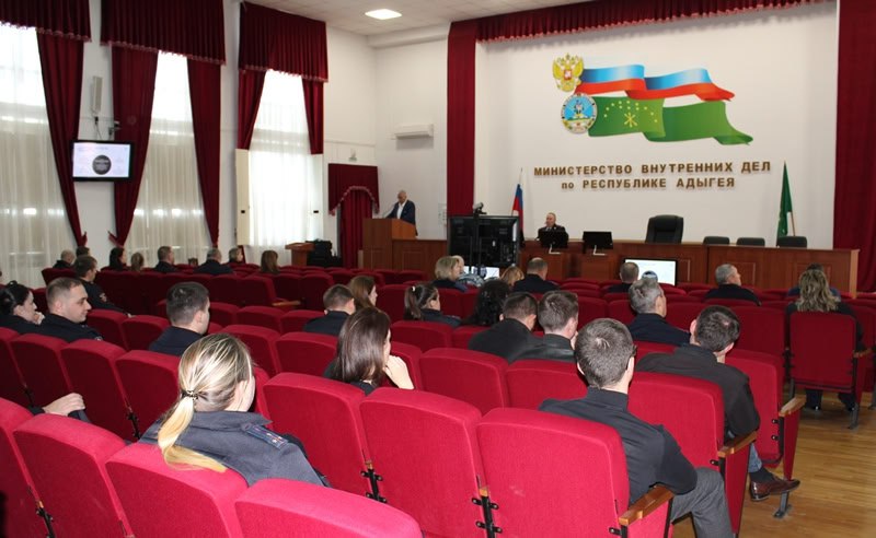 В МВД по Адыгее с руководящим и личным составом проведены занятия по государственно-правовому информированию В МВД по Адыгее с руководящим и личным составом проведены занятия по государственно-правовому информированию