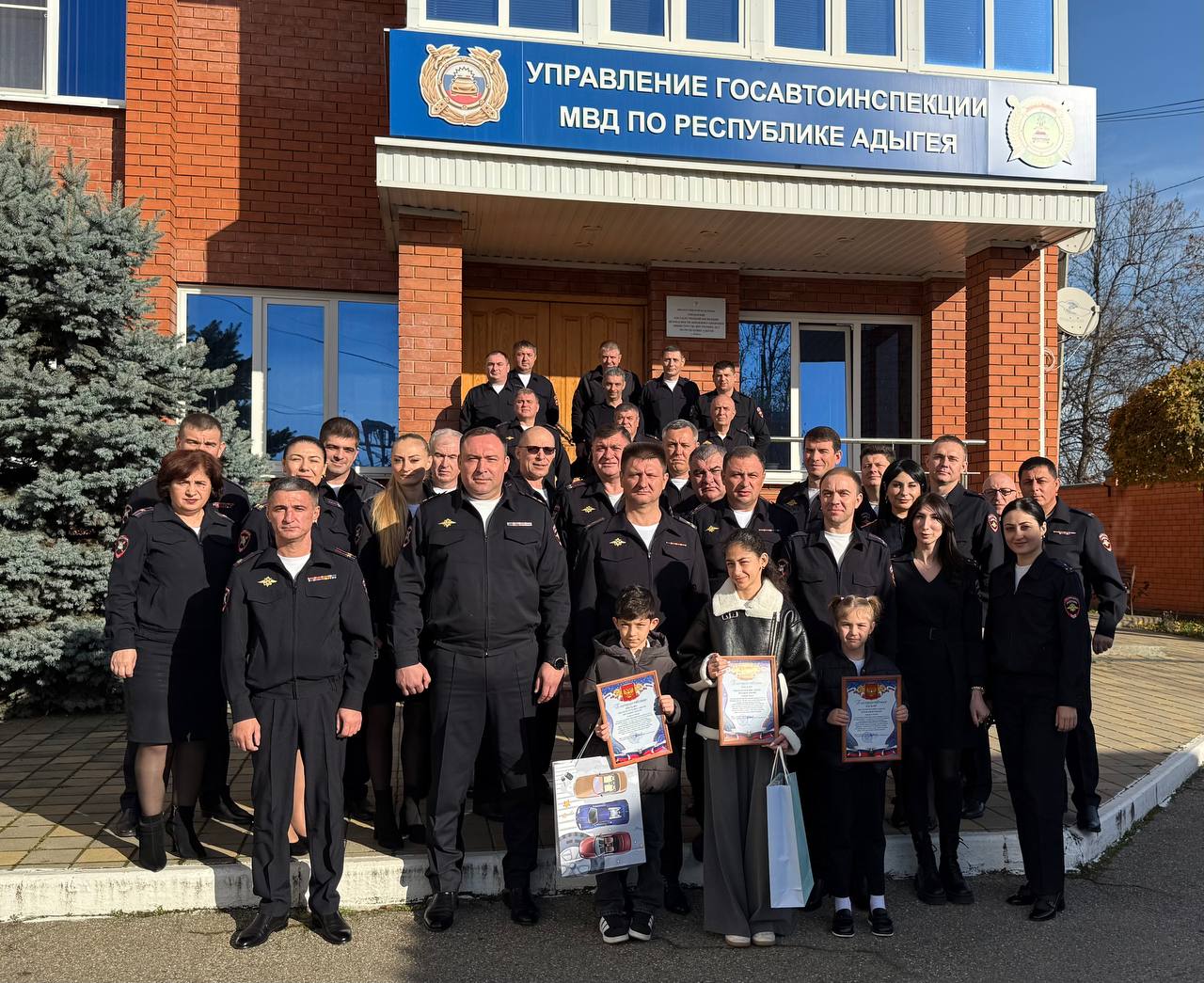 В Майкопе прошла торжественная церемония, посвящённая поздравлению юных участников конкурса рисунков «Мои родители работают в полиции»