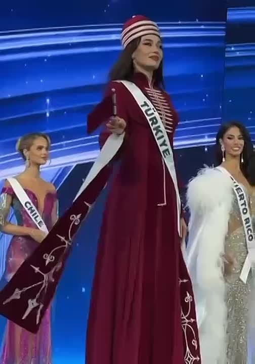 Адыгский наряд на конкурсе «Мисс Вселенная»