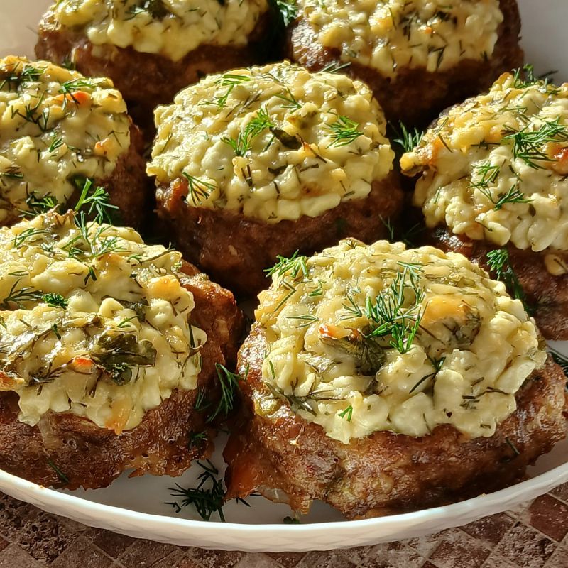 Необычные ватрушки: с мясом и сырной начинкой, которые удивят всех