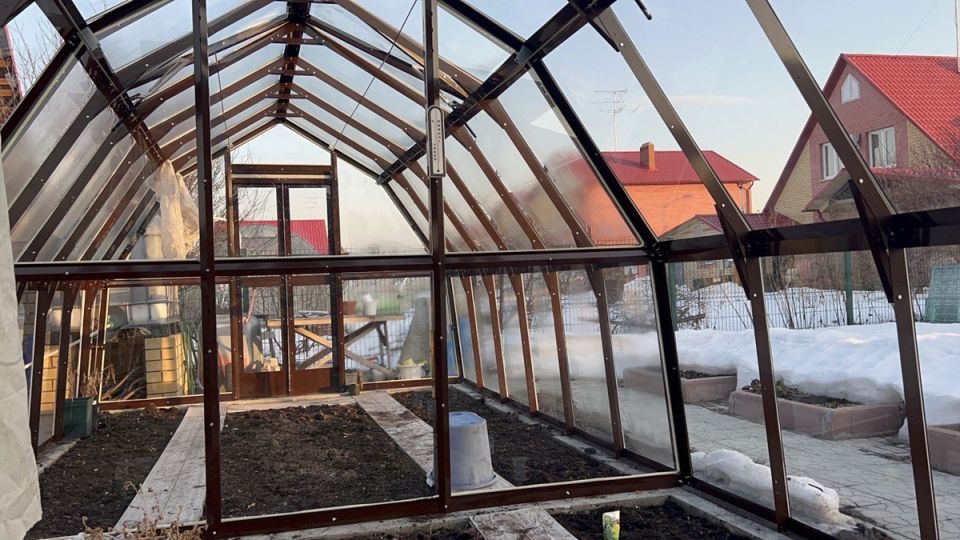 5 незаменимых гаджетов для теплицы, которые упростят садоводство