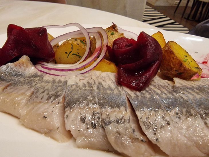 Возиться долго не придется: этот способ разделки сельди используют ушлые хозяйки