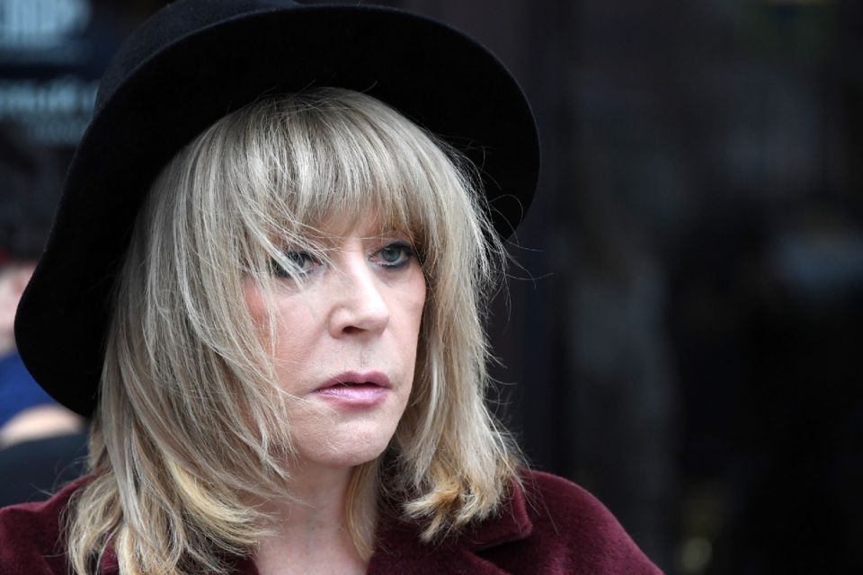 Алла Пугачёва: от музыки к пророчествам — чем она сегодня волнует общество