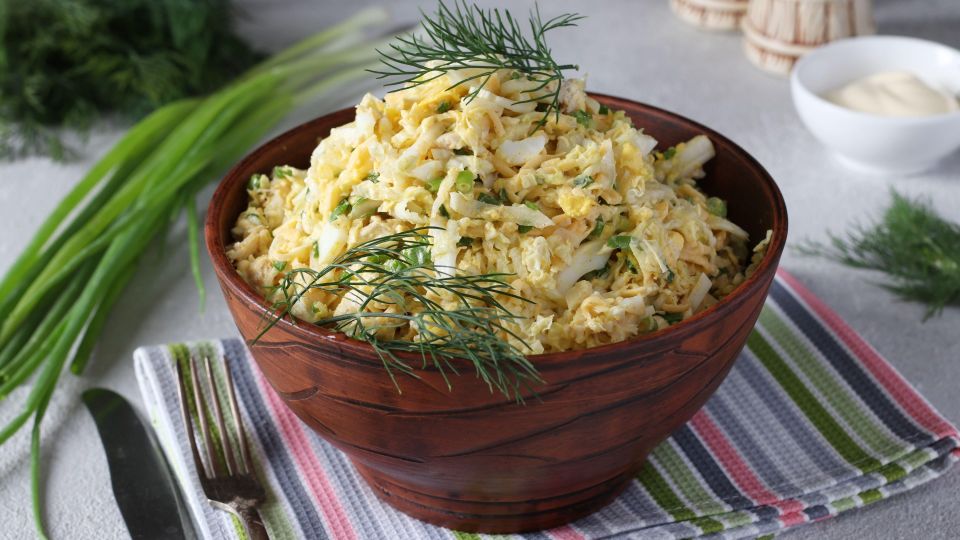 Эта забытая закуска из СССР сводила гостей с ума: простой рецепт за пять минут