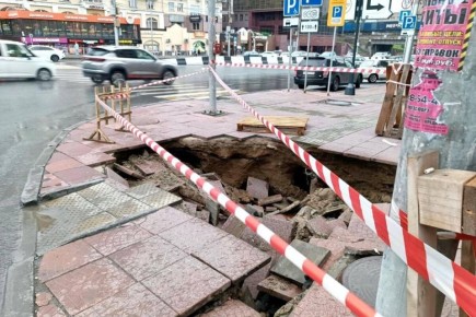 Жительница Екатеринбурга выиграла 100 тысяч рублей за травму на неровном тротуаре