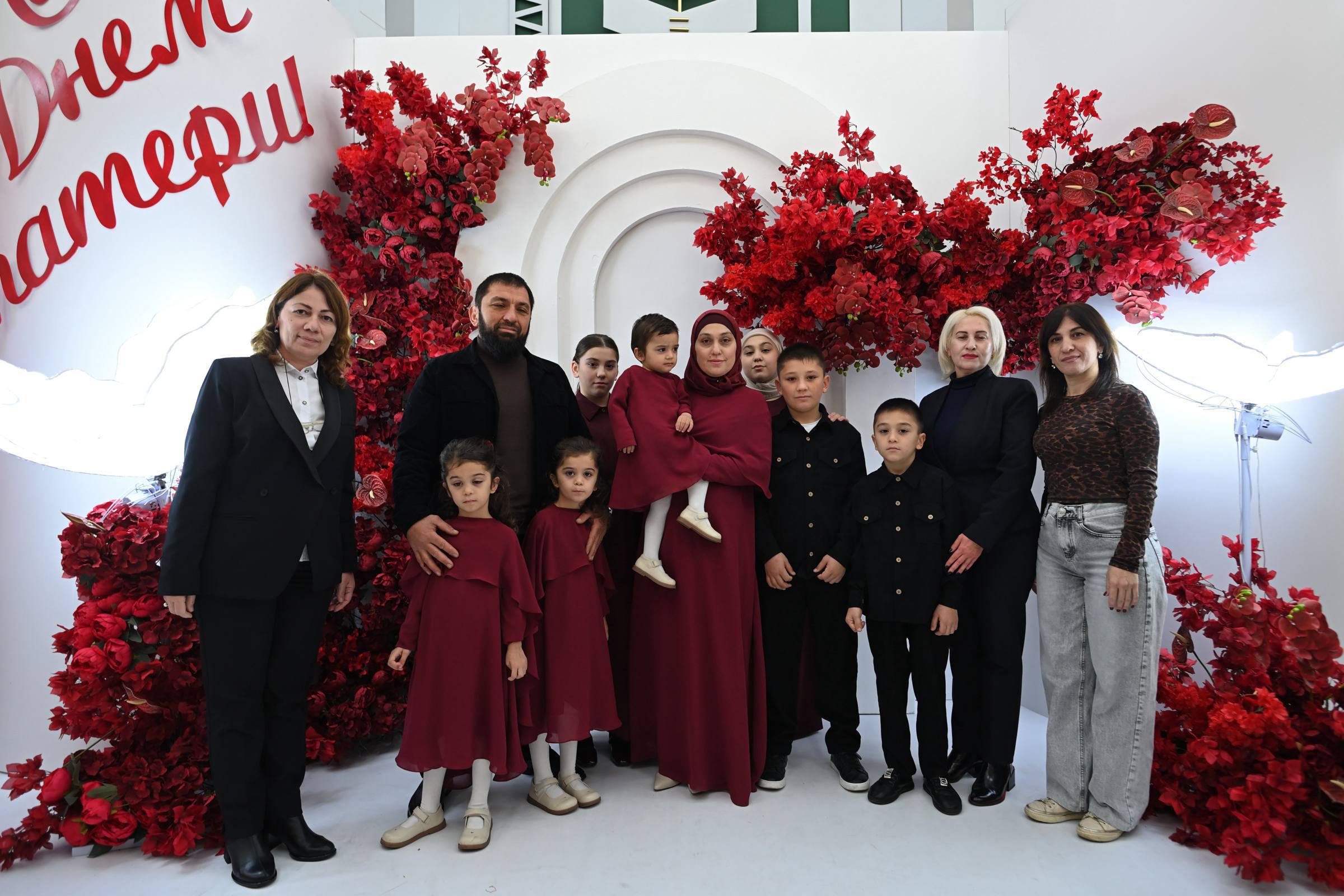 Глава Адыгеи поздравил женщин республики с наступающим Днём матери Глава Адыгеи поздравил женщин республики с наступающим Днём матери