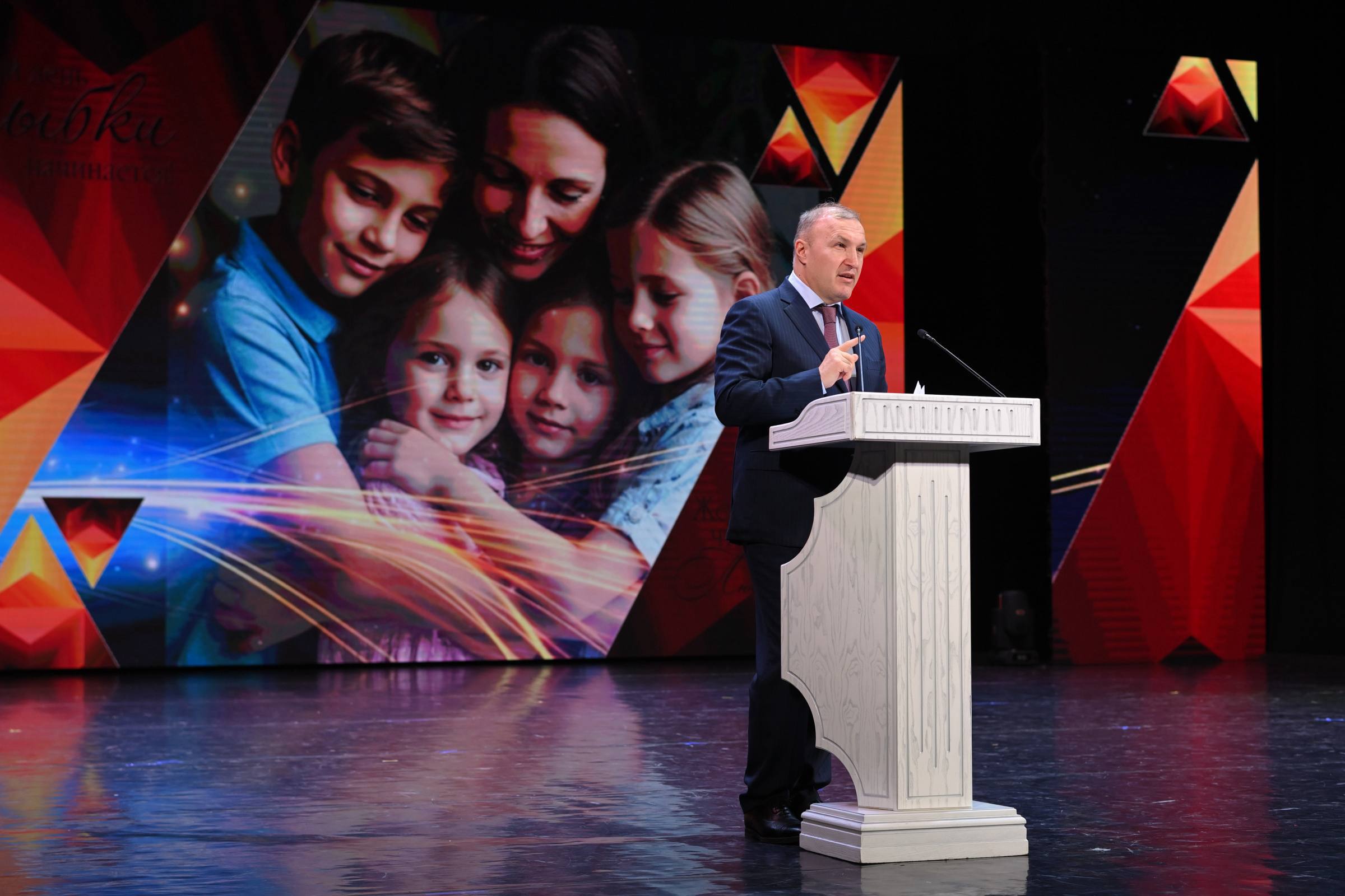 Глава Адыгеи поздравил женщин республики с наступающим Днём матери Глава Адыгеи поздравил женщин республики с наступающим Днём матери