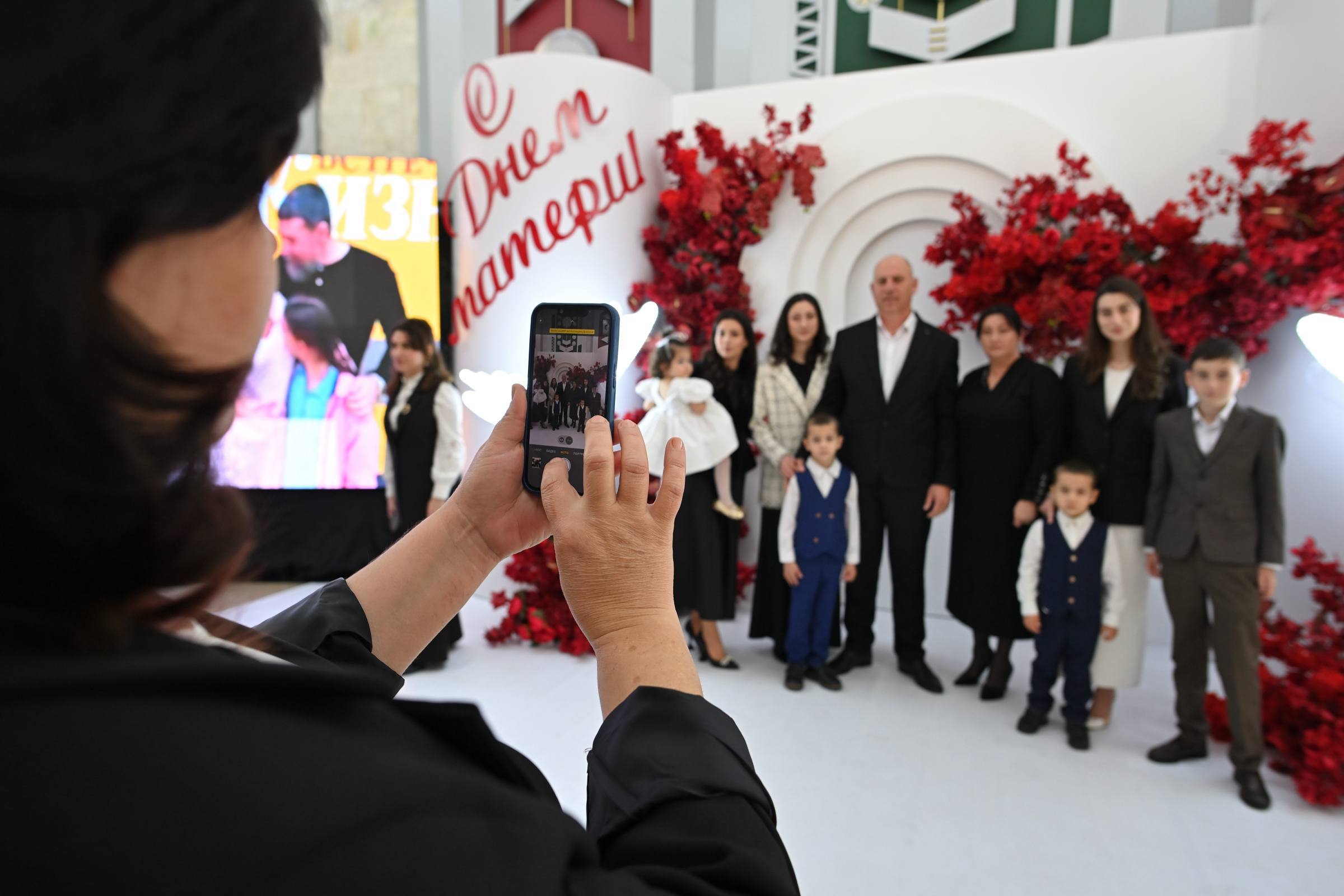 Глава Адыгеи поздравил женщин республики с наступающим Днём матери Глава Адыгеи поздравил женщин республики с наступающим Днём матери