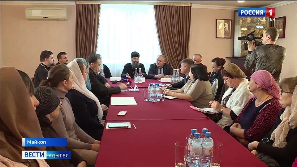 Специалисты отделения Соцфонда по РА во главе с управляющим встретились с представителями Майкопской и Адыгейской епархии