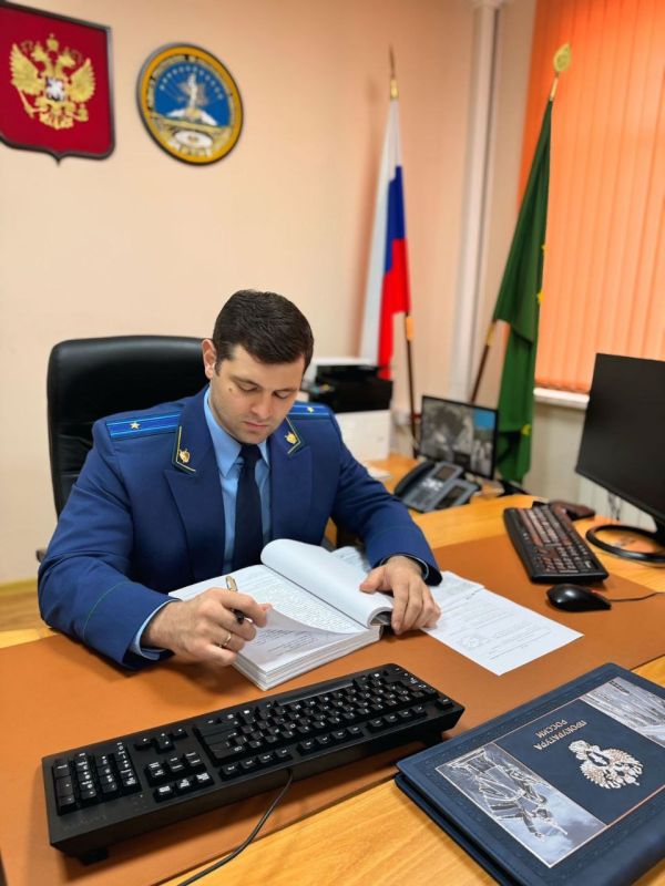 По материалам проверки прокуратуры Гиагинского района возбуждено уголовное дело по факту предоставления сироте неблагоустроенного жилья