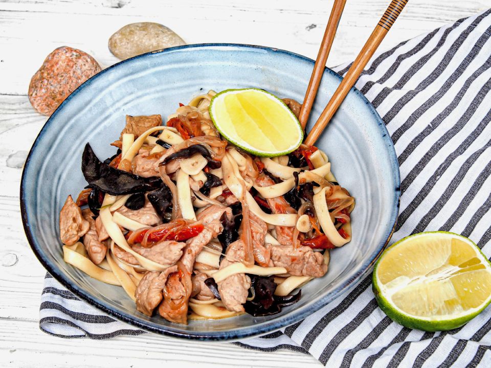 Удивительное сочетание удона и свинины