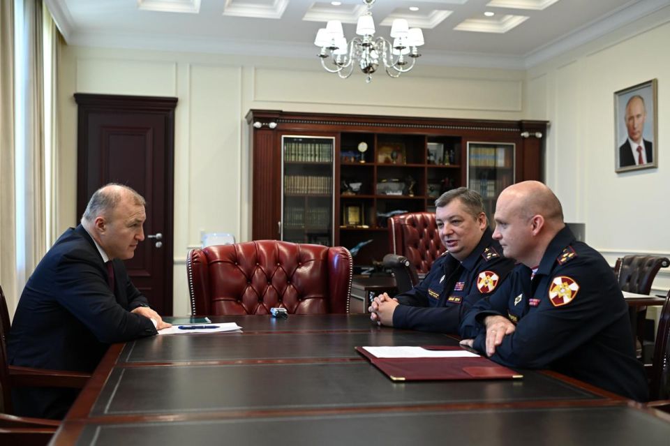 Главе Адыгеи представлен новый начальник Управления Росгвардии по региону