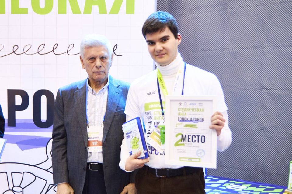 Студент из Майкопа вошел в число топ-пилотов гонок дронов