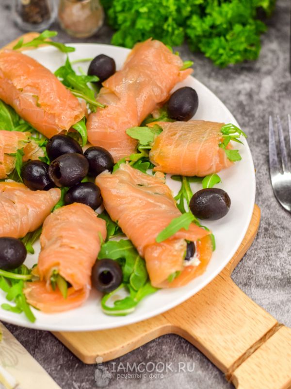 Праздничные рулетики из красной рыбы: простота и изысканность для новогоднего стола