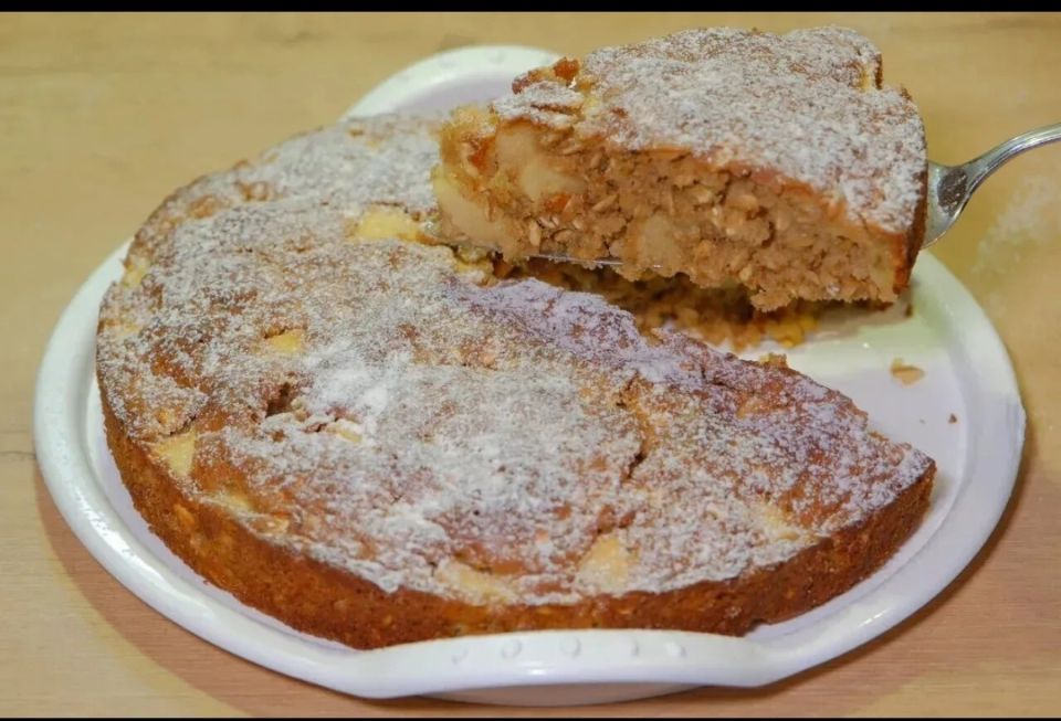 Пирог с яблоками и овсяными хлопьями