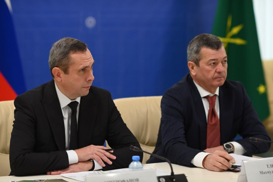 Глава Адыгеи принял участие в приеме граждан, который провел Полномочный представитель Президента РФ в ЮФО Глава Адыгеи принял участие в приеме граждан, который провел Полномочный представитель Президента РФ в ЮФО