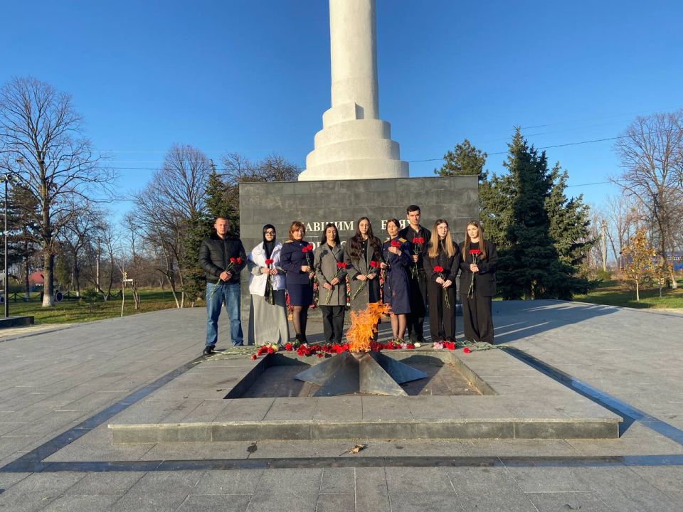 В Адыгее сотрудники регионального СК почтили память Неизвестного Солдата