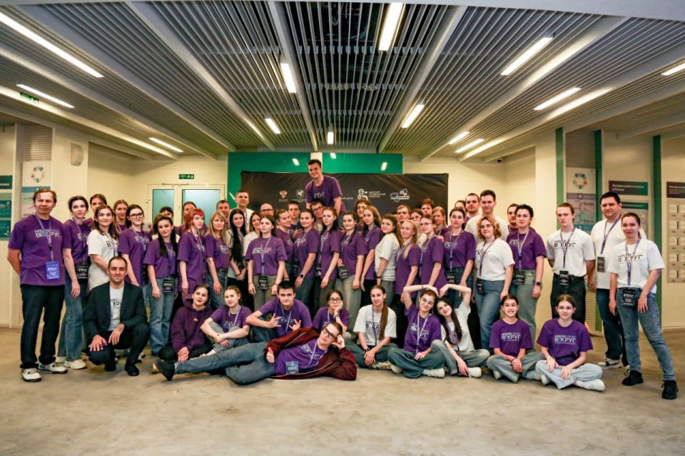 Уличный фестиваль науки АГУ в Сириусе собрал несколько тысяч школьников Уличный фестиваль науки АГУ в Сириусе собрал несколько тысяч школьников