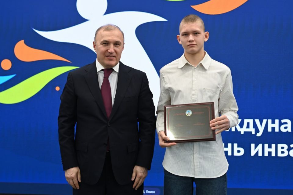Мурат Кумпилов вручил именные премии Республики Адыгея для лиц с ОВЗ Мурат Кумпилов вручил именные премии Республики Адыгея для лиц с ОВЗ
