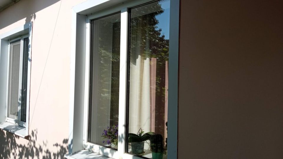 Как сохранить окна чистыми после дождя: секреты без химии