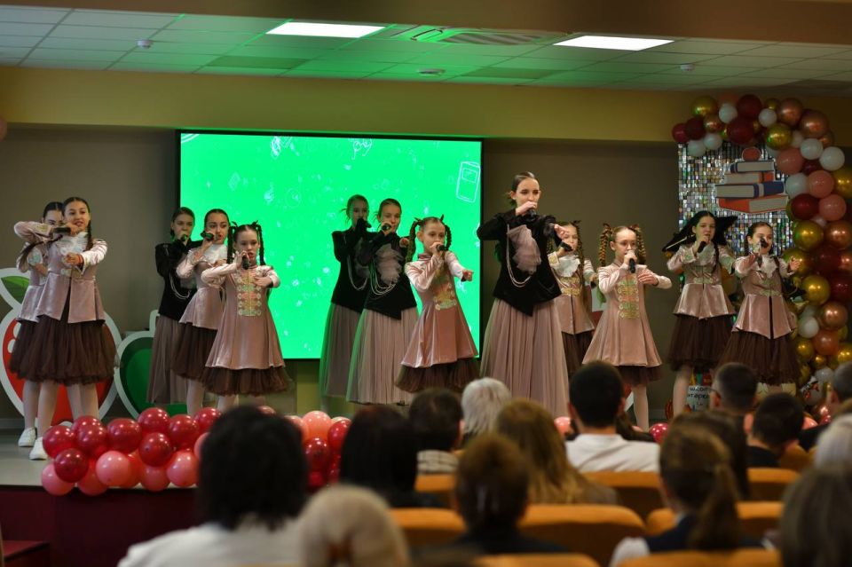 Геннадий Митрофанов: Вместе с председателем Горсовета Майкопа Азметом Джаримоком приняли участие в церемонии закрытия городского конкурса молодых педагогов «Новой школе – новые учителя» Геннадий Митрофанов: Вместе с председателем Горсовета Майкопа Азметом Джаримоком приняли участие в церемонии закрытия городского конкурса молодых педагогов «Новой школе – новые учителя»