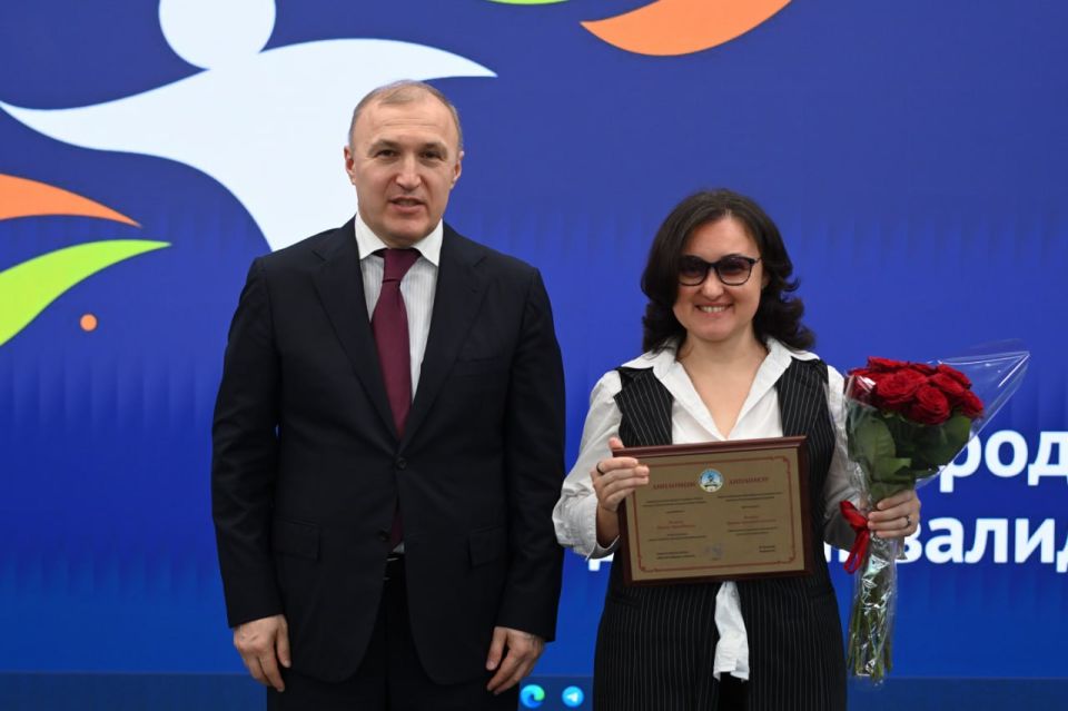 Мурат Кумпилов вручил именные премии Республики Адыгея для лиц с ОВЗ Мурат Кумпилов вручил именные премии Республики Адыгея для лиц с ОВЗ