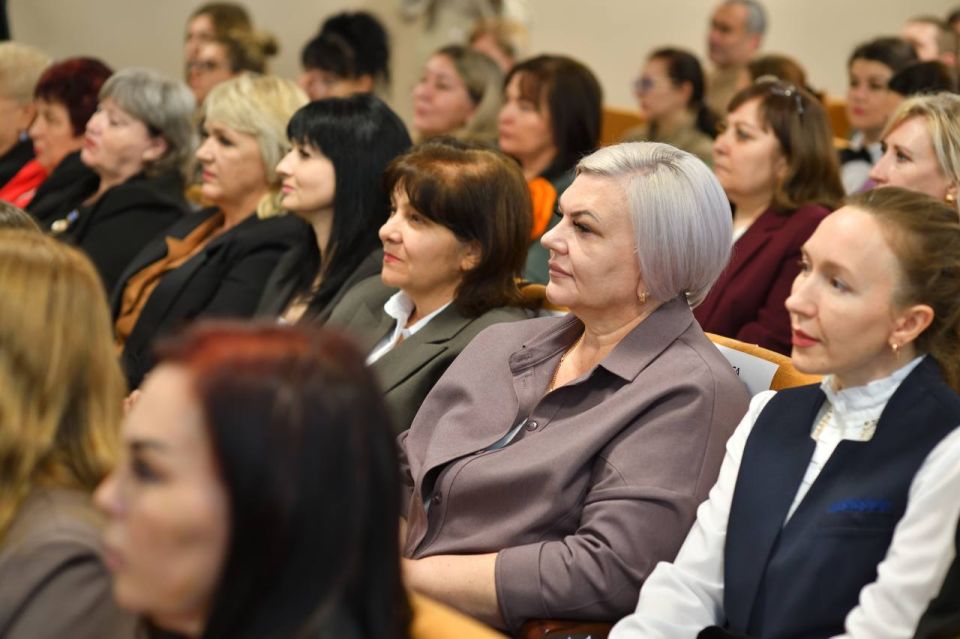 Геннадий Митрофанов: Вместе с председателем Горсовета Майкопа Азметом Джаримоком приняли участие в церемонии закрытия городского конкурса молодых педагогов «Новой школе – новые учителя» Геннадий Митрофанов: Вместе с председателем Горсовета Майкопа Азметом Джаримоком приняли участие в церемонии закрытия городского конкурса молодых педагогов «Новой школе – новые учителя»