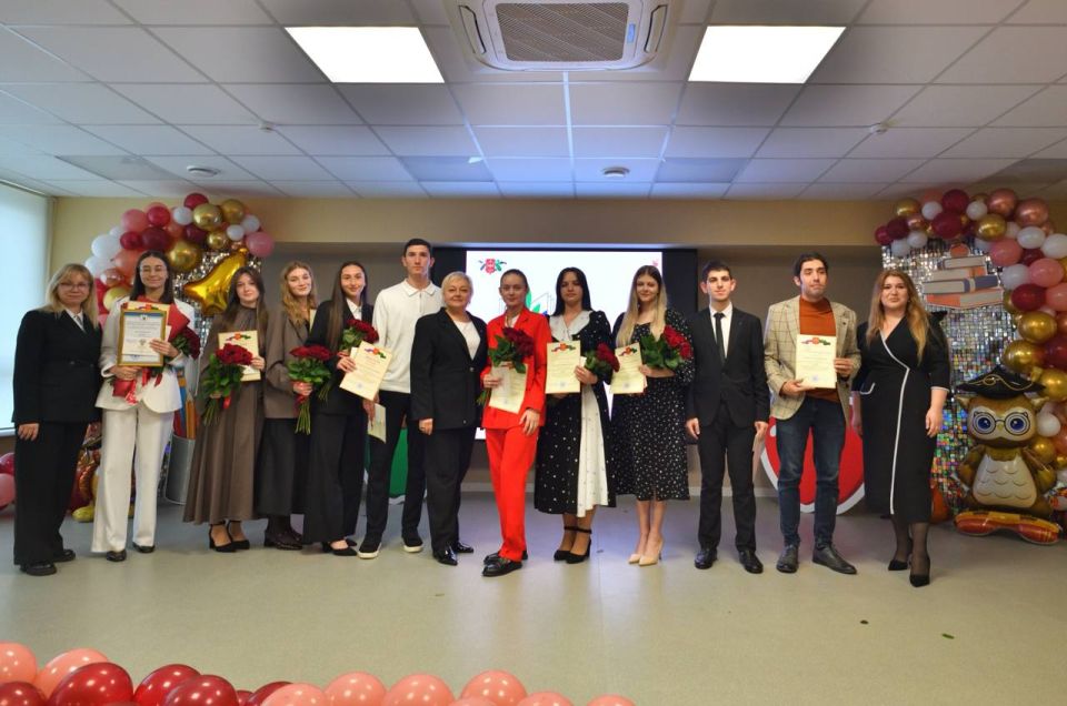 Геннадий Митрофанов: Вместе с председателем Горсовета Майкопа Азметом Джаримоком приняли участие в церемонии закрытия городского конкурса молодых педагогов «Новой школе – новые учителя» Геннадий Митрофанов: Вместе с председателем Горсовета Майкопа Азметом Джаримоком приняли участие в церемонии закрытия городского конкурса молодых педагогов «Новой школе – новые учителя»