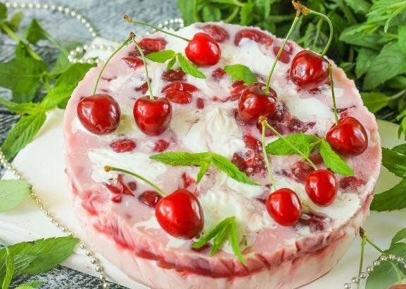 Летний заряд: йогуртовый торт с черешней для сладкоежек