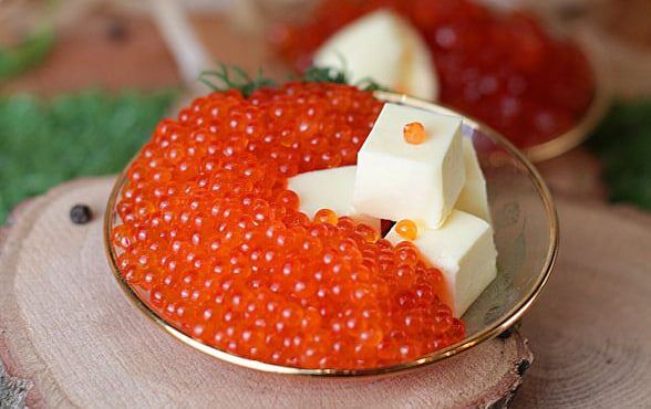 Почему цены на красную икру и рыбу бьют рекорды перед Новым годом?