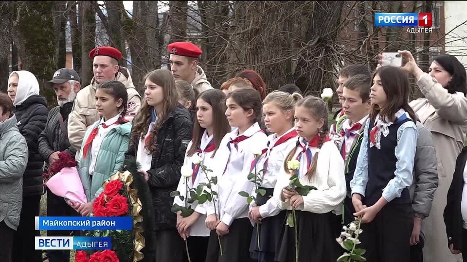 В станице Абадзехской прошел митинг "Он наш - земляк,он-наша слава" посвященный 100-летию со дня рождения Героя Советского союза Петра Гредина