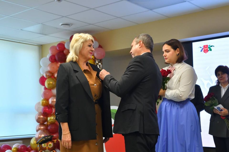 Геннадий Митрофанов: Вместе с председателем Горсовета Майкопа Азметом Джаримоком приняли участие в церемонии закрытия городского конкурса молодых педагогов «Новой школе – новые учителя» Геннадий Митрофанов: Вместе с председателем Горсовета Майкопа Азметом Джаримоком приняли участие в церемонии закрытия городского конкурса молодых педагогов «Новой школе – новые учителя»