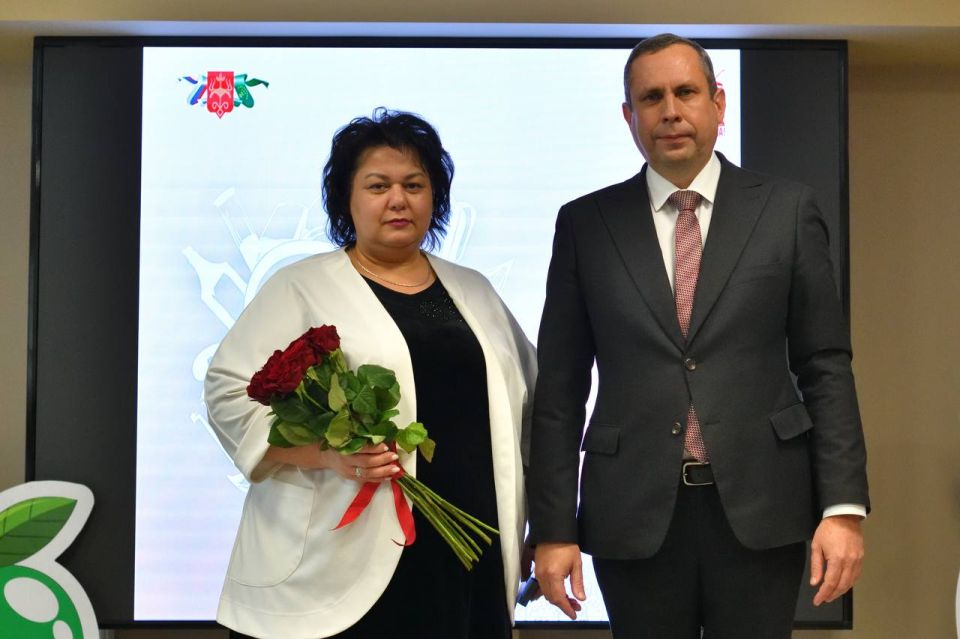 Геннадий Митрофанов: Вместе с председателем Горсовета Майкопа Азметом Джаримоком приняли участие в церемонии закрытия городского конкурса молодых педагогов «Новой школе – новые учителя» Геннадий Митрофанов: Вместе с председателем Горсовета Майкопа Азметом Джаримоком приняли участие в церемонии закрытия городского конкурса молодых педагогов «Новой школе – новые учителя»