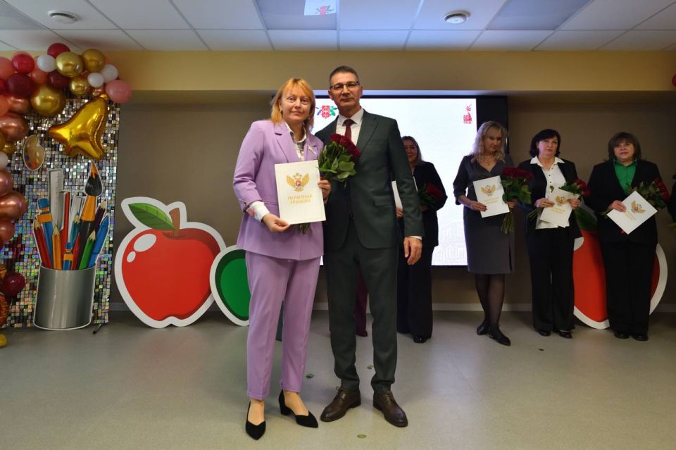 Геннадий Митрофанов: Вместе с председателем Горсовета Майкопа Азметом Джаримоком приняли участие в церемонии закрытия городского конкурса молодых педагогов «Новой школе – новые учителя» Геннадий Митрофанов: Вместе с председателем Горсовета Майкопа Азметом Джаримоком приняли участие в церемонии закрытия городского конкурса молодых педагогов «Новой школе – новые учителя»