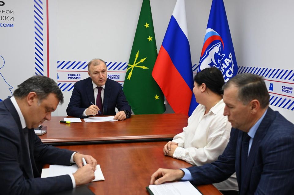 Глава Адыгеи рассмотрел обращения жителей в рамках декады приёмов граждан