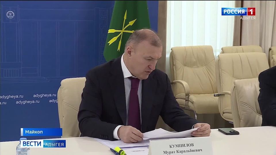 Глава Адыгеи принял участие в приеме граждан, который провел полномочный представитель президента РФ в ЮФО Владимир Устинов в режиме видеоконференции