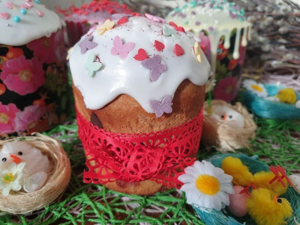 Ароматный кулич с клюквой и шоколадом