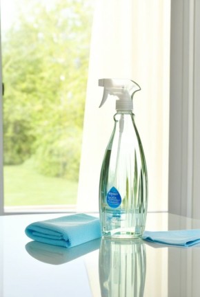 Искусство безупречной чистоты: Как выбрать идеальное средство для мытья стекол и зеркал