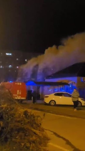 От нашего корреспондента. В Майкопе на ул. Крестьянской пожар в частном доме