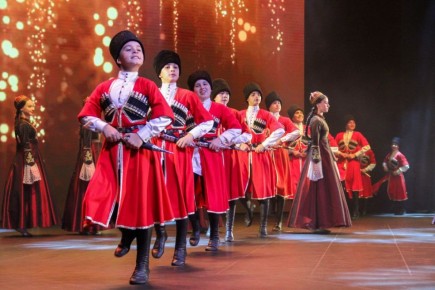 Ансамбль адыгского танца «Зори Майкопа» отметил 35-летие