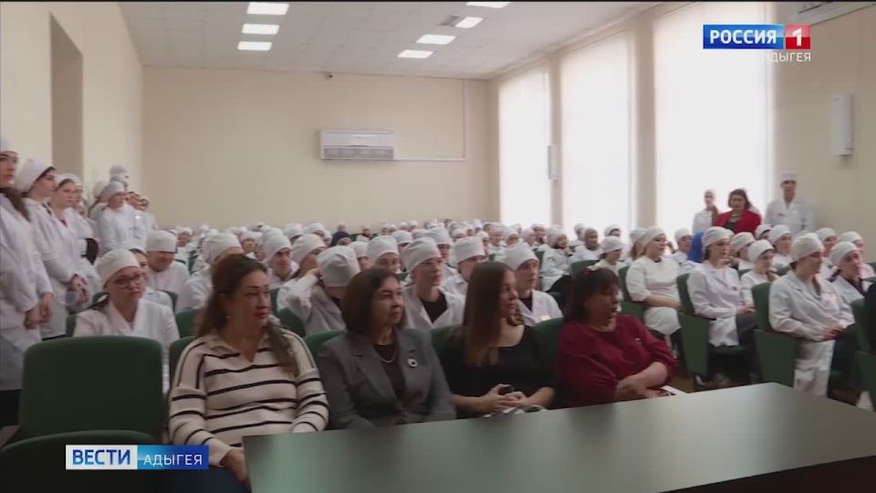 В образовательных учреждениях Майкопа проходят патриотические акции, посвященные Дню героев отечества